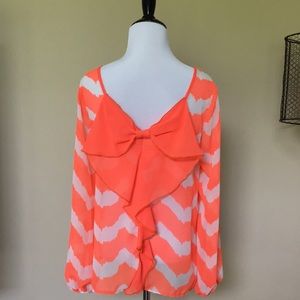 Sheer chevron and bow top
